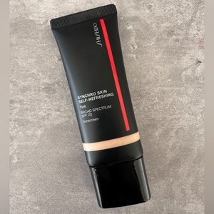 shiseido synchro skin self refreshing tint. Shade 215 Light Buna